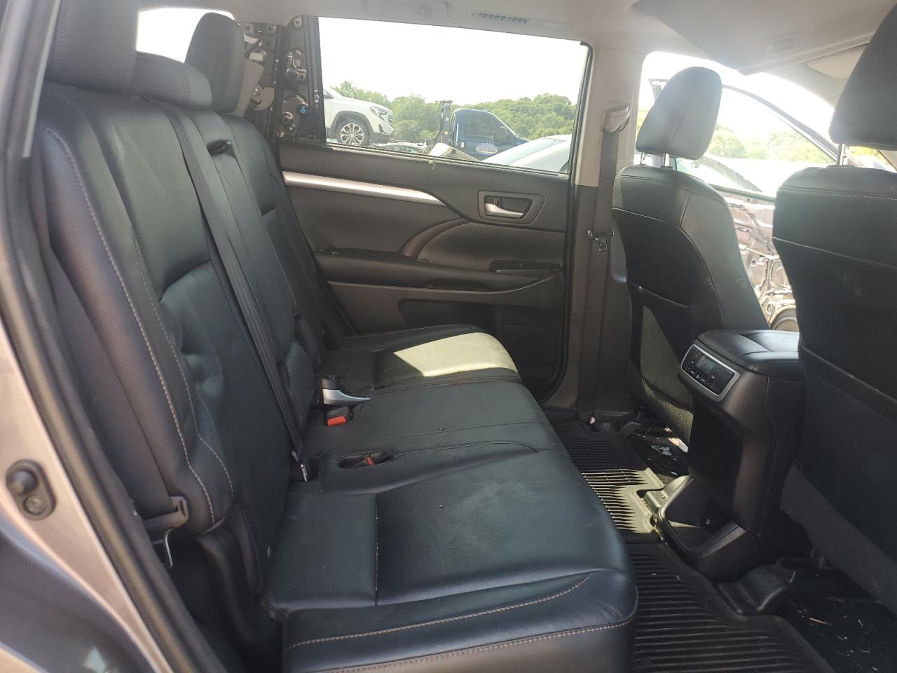 2015 Toyota Highlander Xle VIN: 5TDJKRFHXFS189391 Lot: 64348984