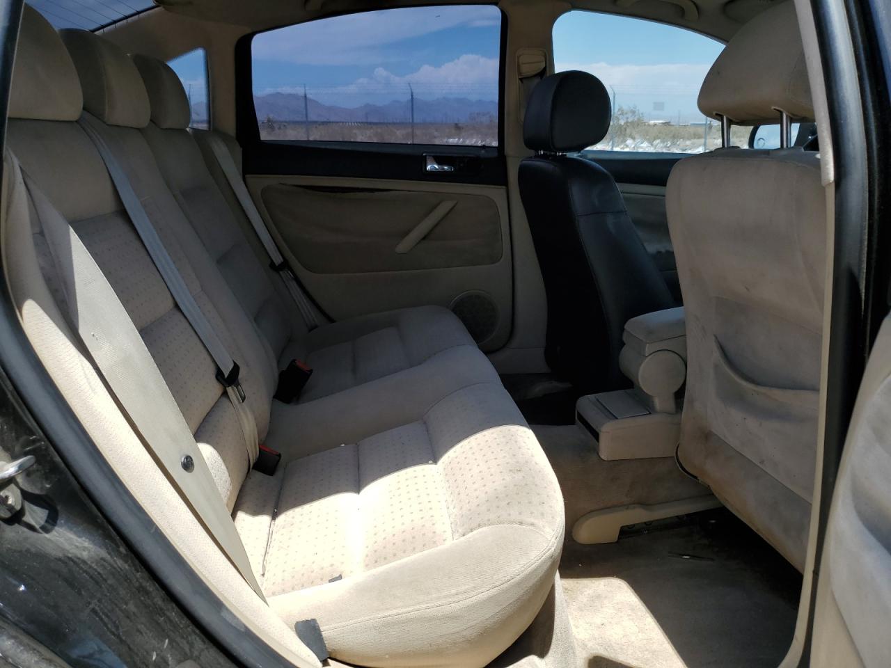 2000 Volkswagen Passat Gls VIN: WVWMA23B8YE137418 Lot: 63583924