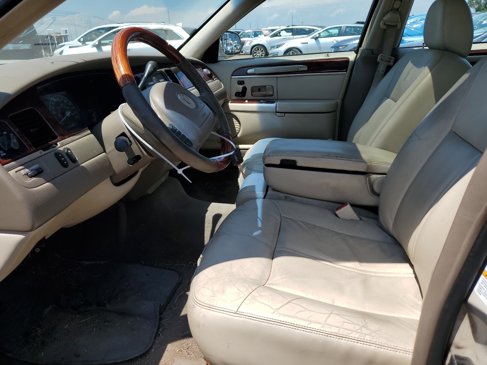 1LNHM83W63Y626076 2003 Lincoln Town Car Cartier