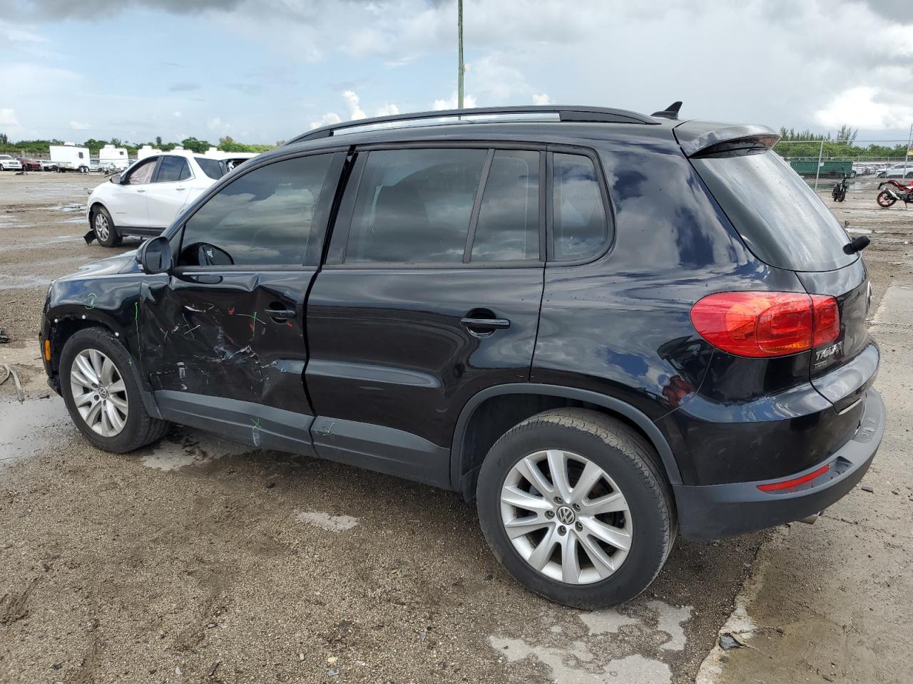 WVGAV7AX6HK054554 2017 VOLKSWAGEN TIGUAN - Image 2