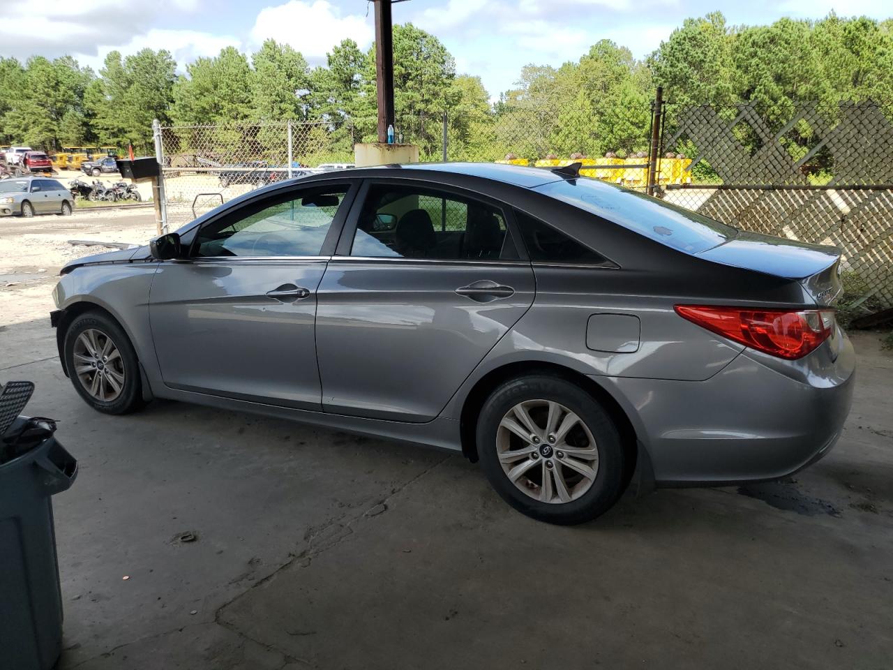 2011 Hyundai Sonata - Image 2