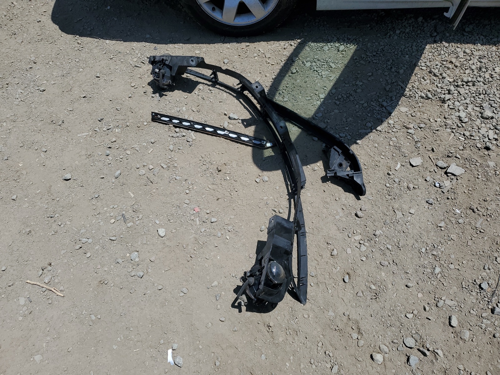 WBAET37444NJ42543 2004 BMW 325 I