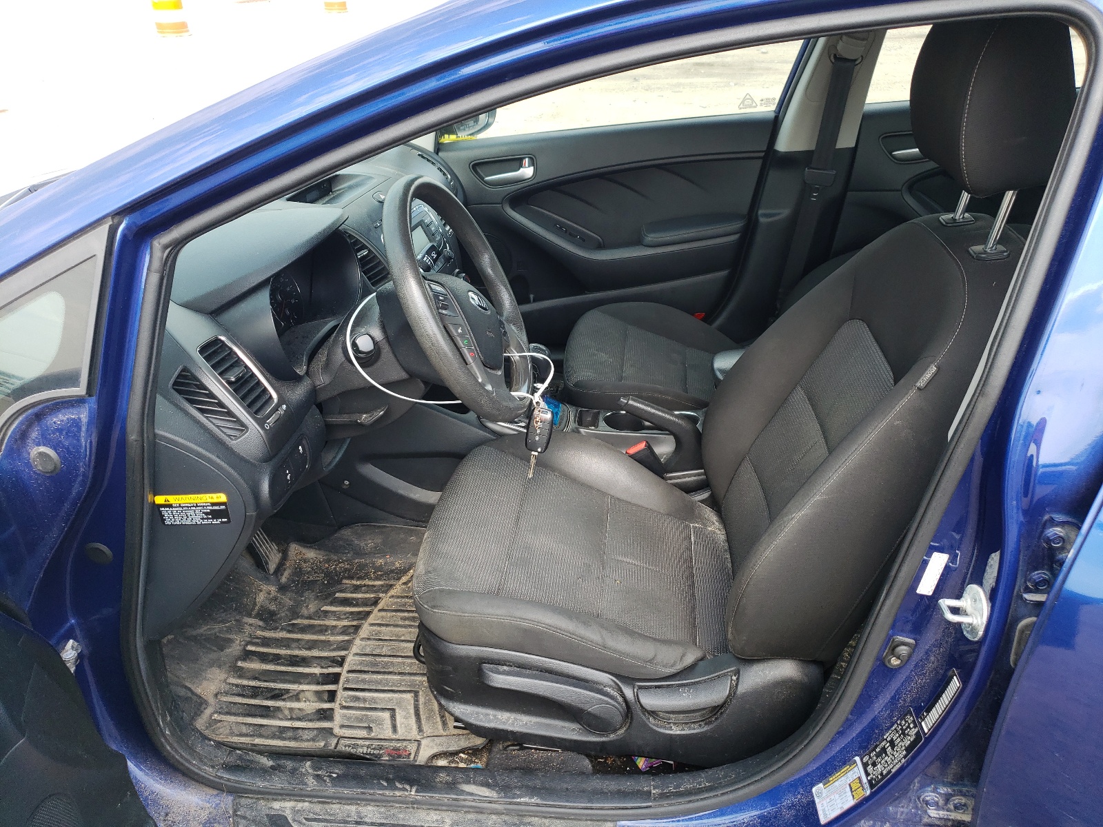 3KPFK4A72HE028294 2017 Kia Forte Lx