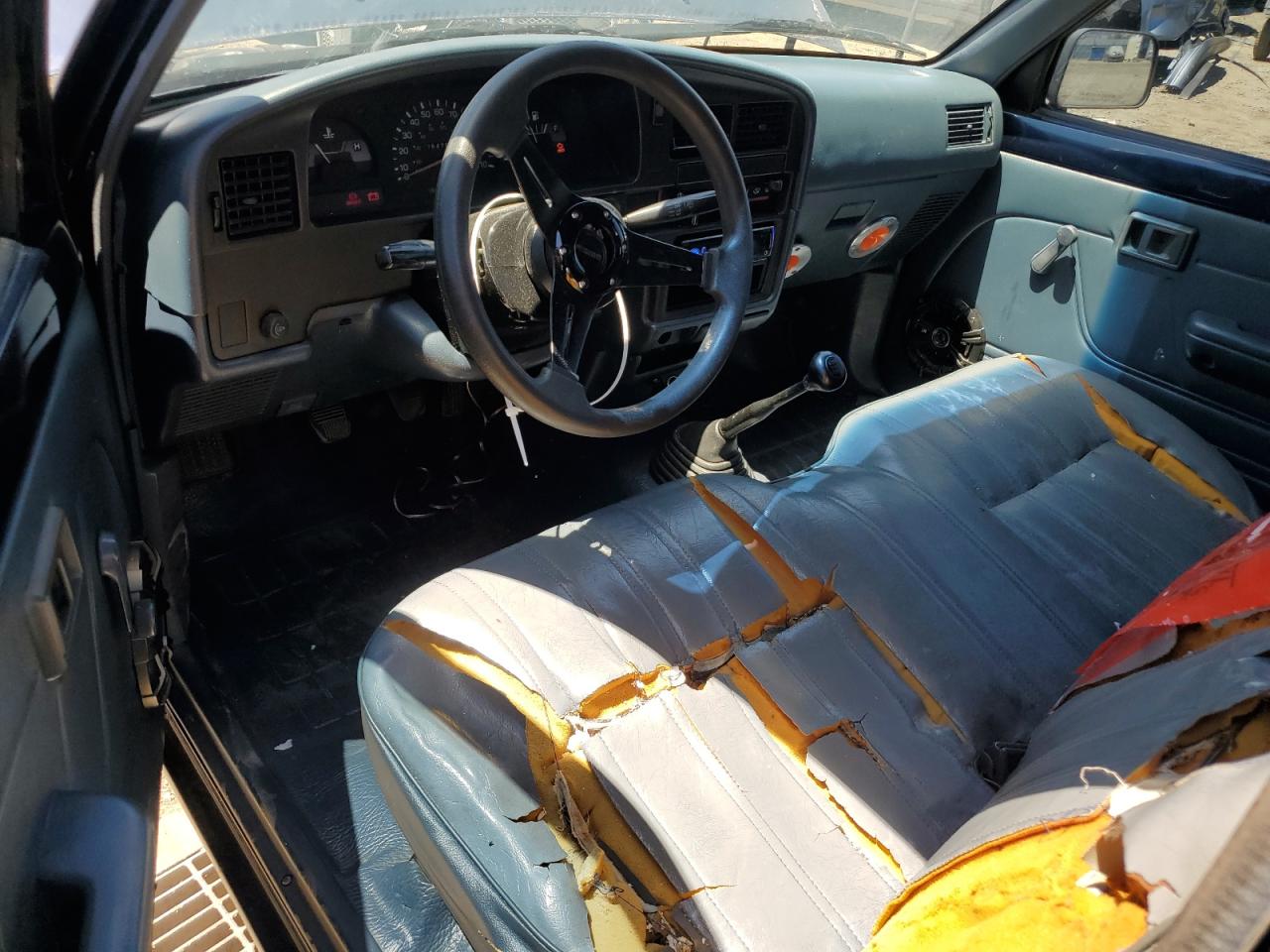 1992 Toyota Pickup 1/2 Ton Short Wheelbase VIN: JT4RN81A5N0103761 Lot: 64627604