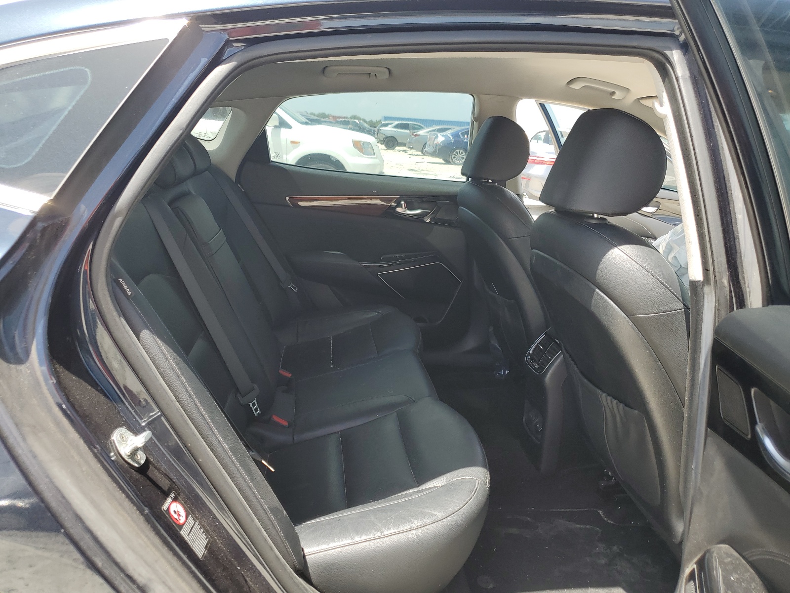 KNALB4J17H5049990 2017 Kia Cadenza Premium