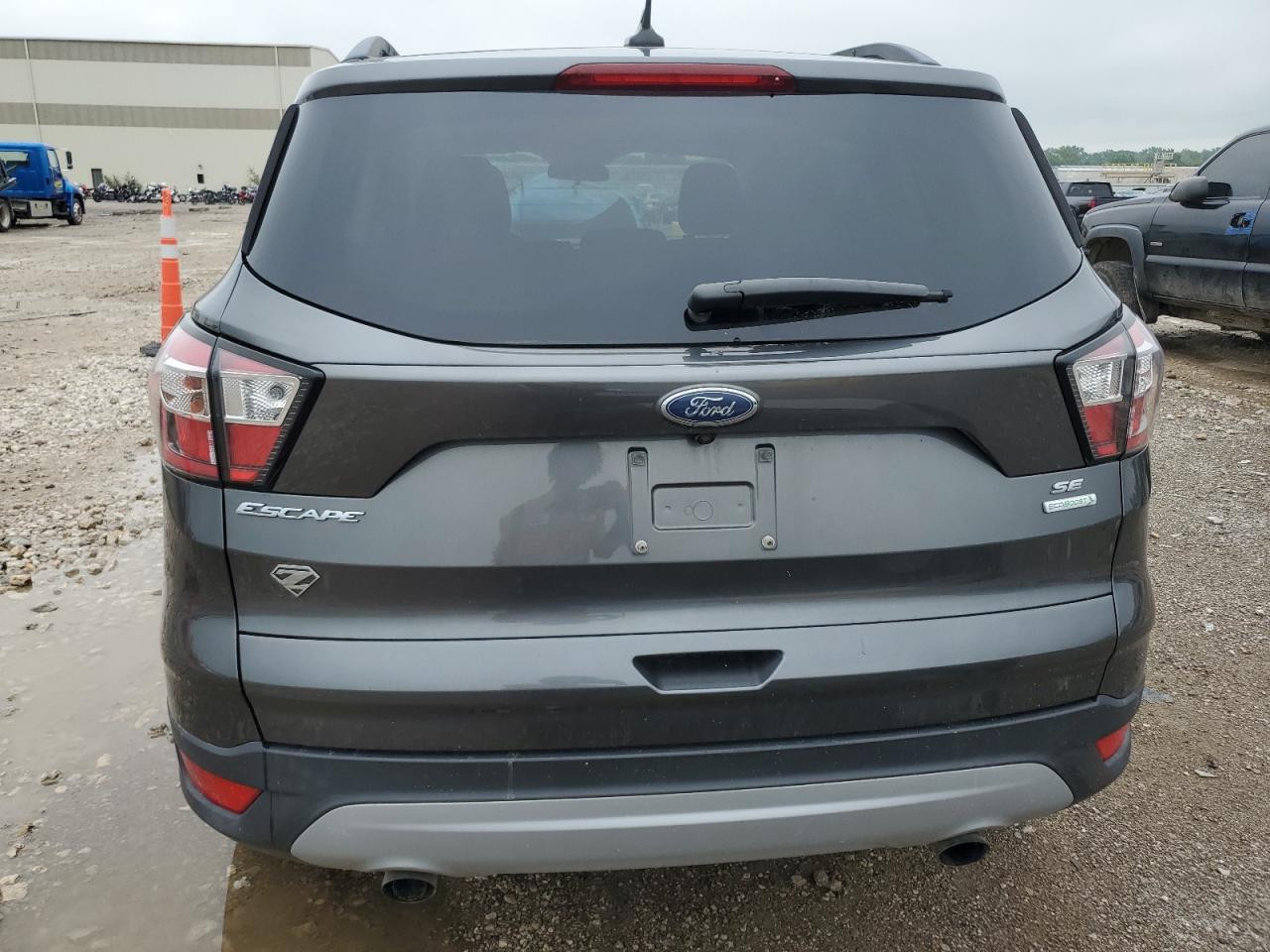 1FMCU0GD3JUB25039 2018 Ford Escape Se