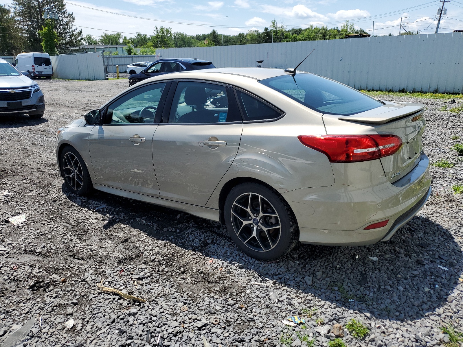 2015 Ford Focus Se vin: 1FADP3F20FL310556