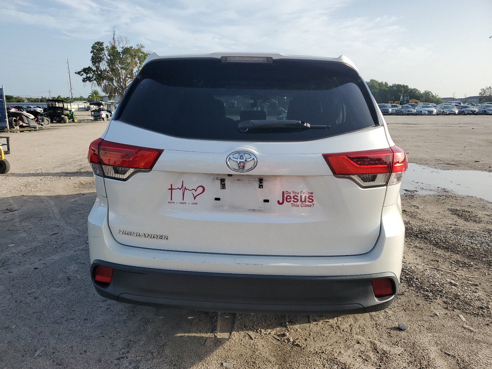 5TDZARFH2KS042241 2019 Toyota Highlander Le