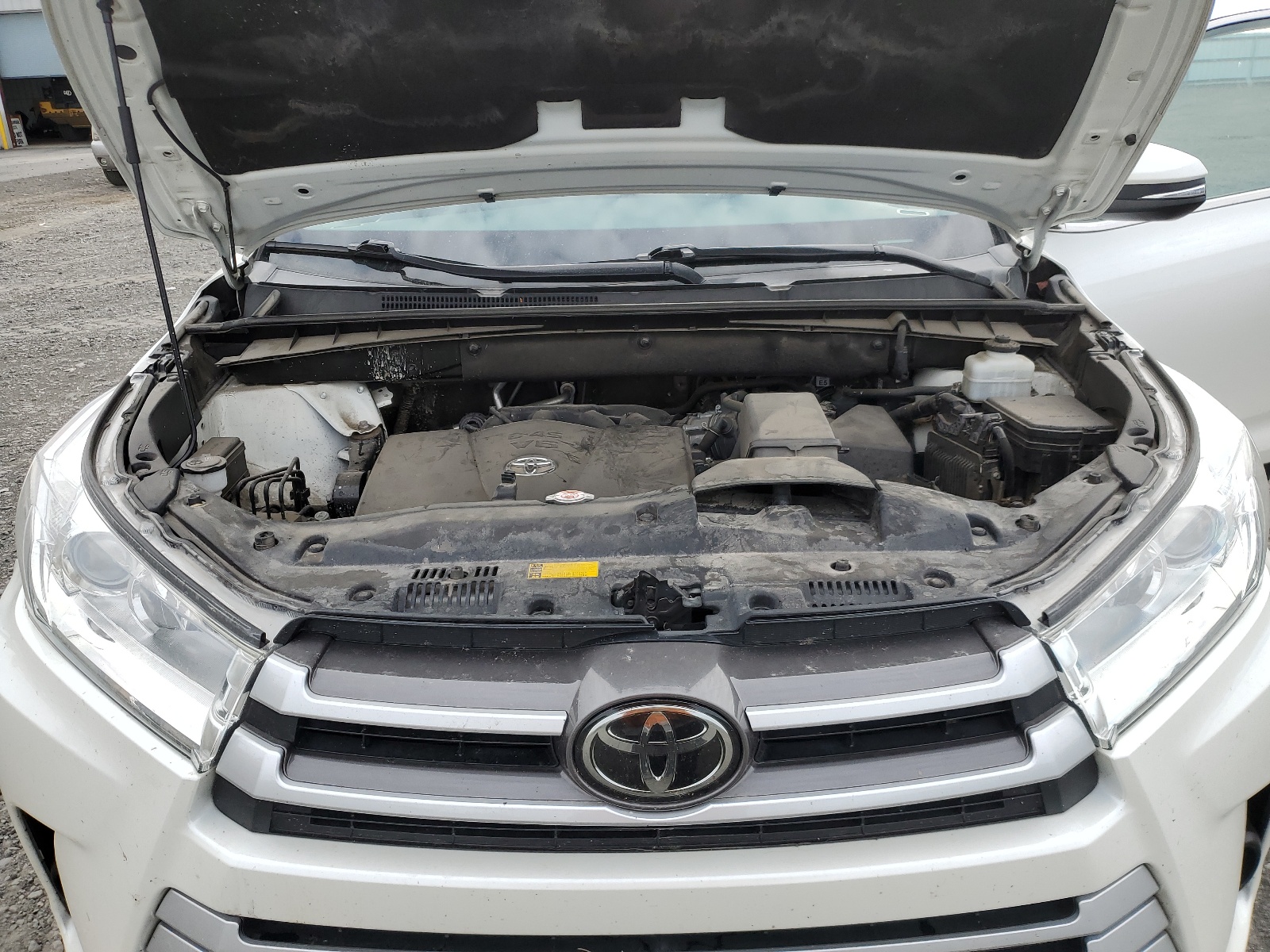 5TDBZRFH1KS944888 2019 Toyota Highlander Le