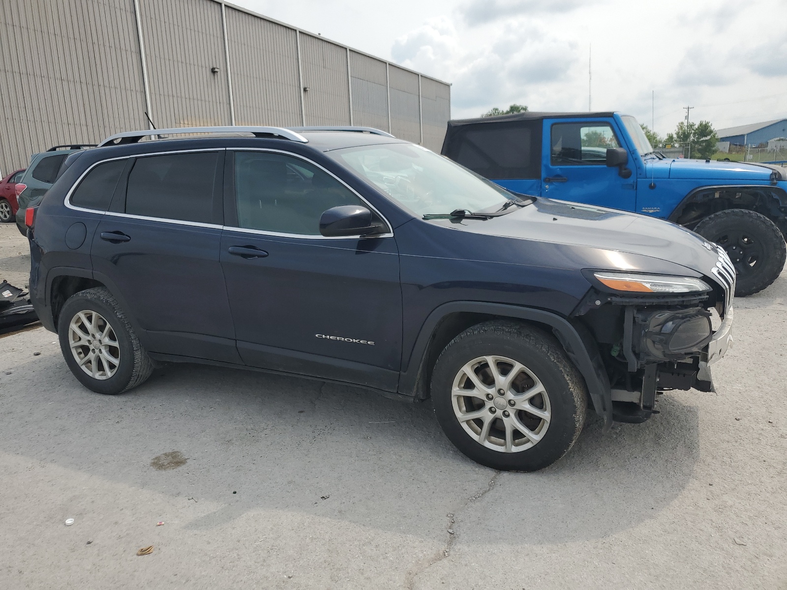 1C4PJMCB5GW318008 2016 Jeep Cherokee Latitude