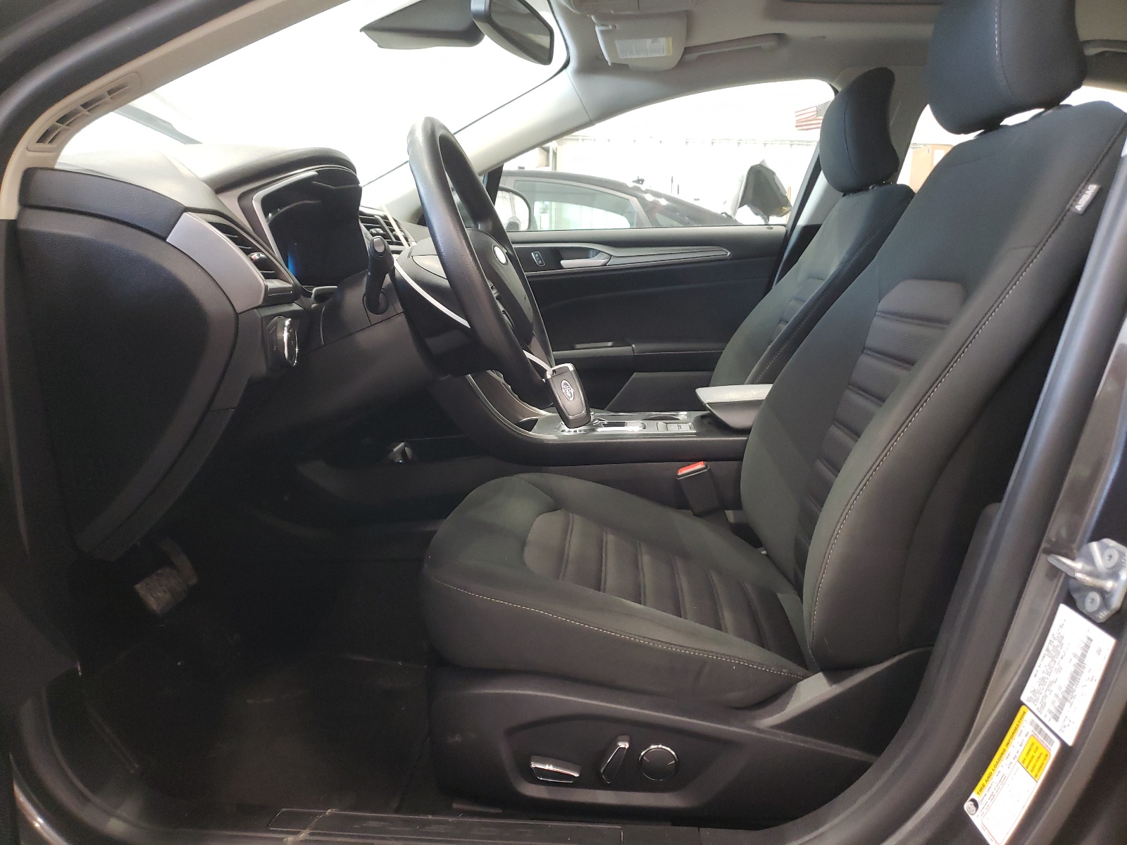 3FA6P0LUXKR208383 2019 Ford Fusion Se