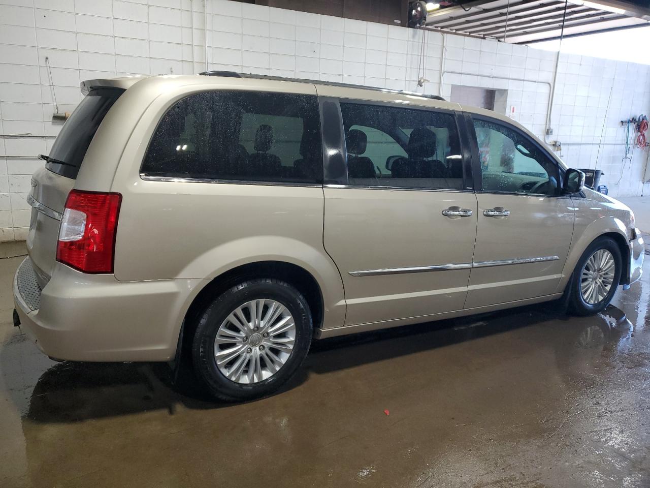 2014 Chrysler Town & Country Limited VIN: 2C4RC1GG3ER251812 Lot: 61462694