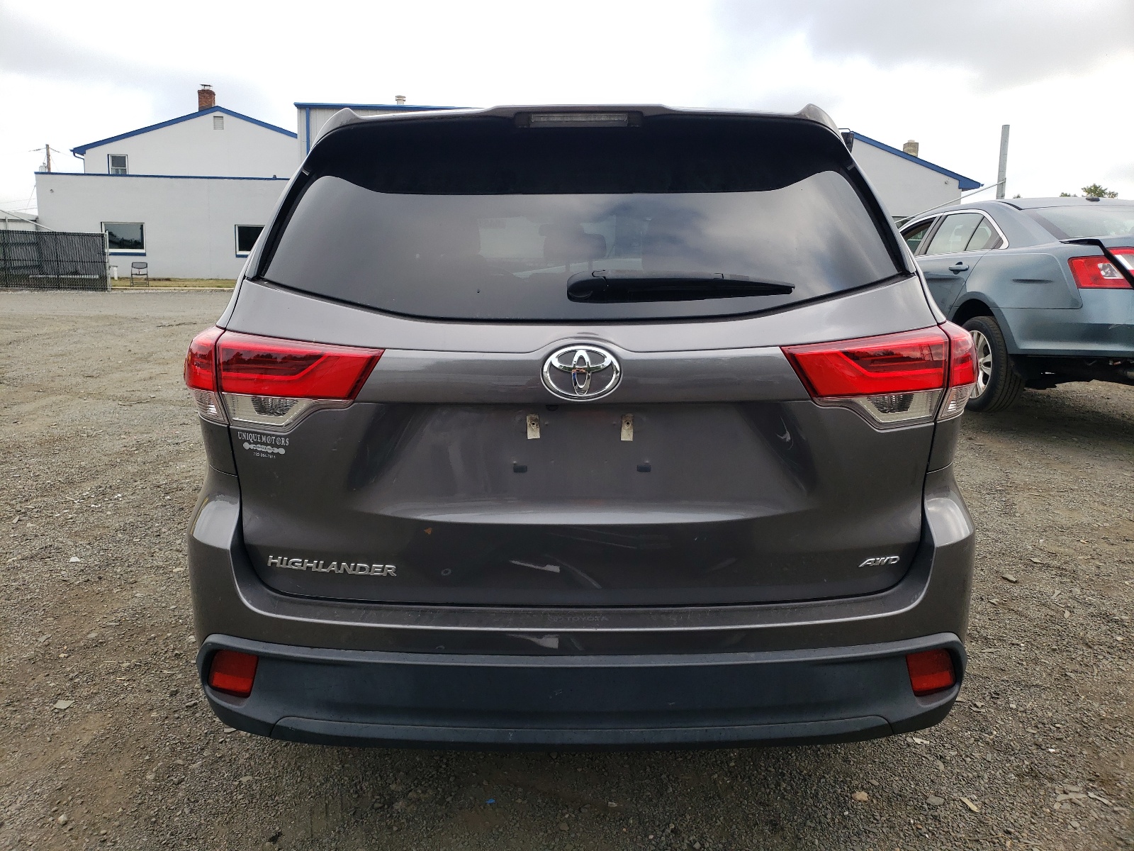 5TDBZRFH0JS877179 2018 Toyota Highlander Le