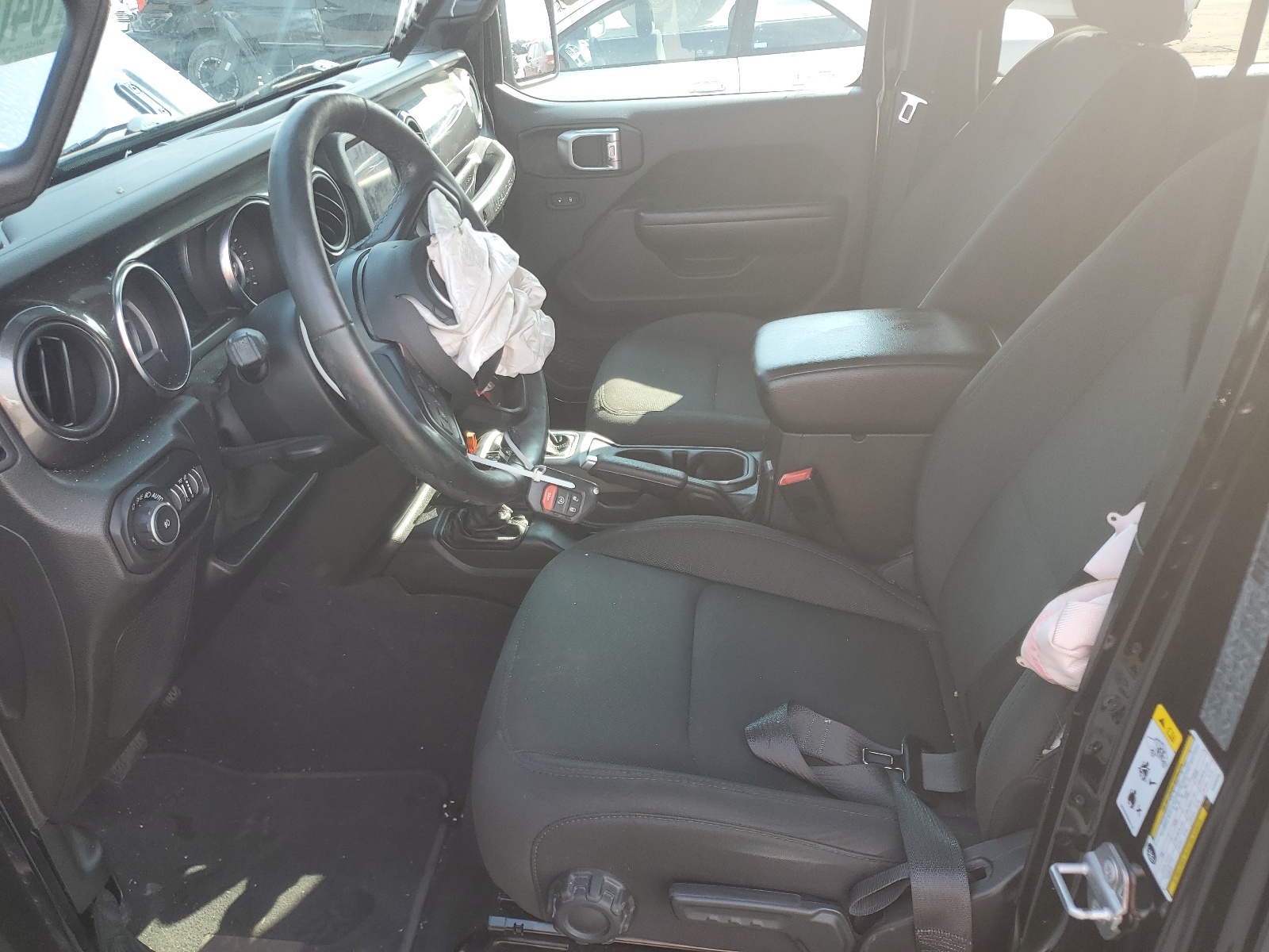 1C4HJXDG8KW630235 2019 Jeep Wrangler Unlimited Sport