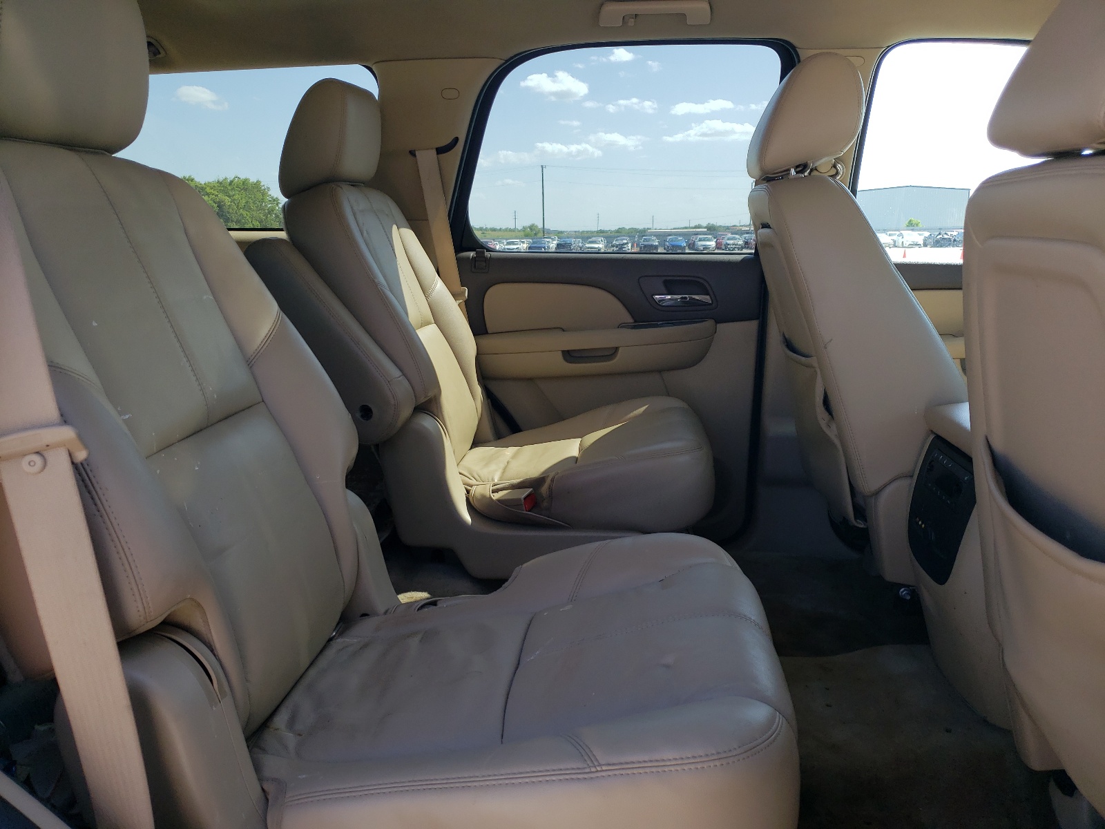 1GNSCBE00BR382802 2011 Chevrolet Tahoe C1500 Lt