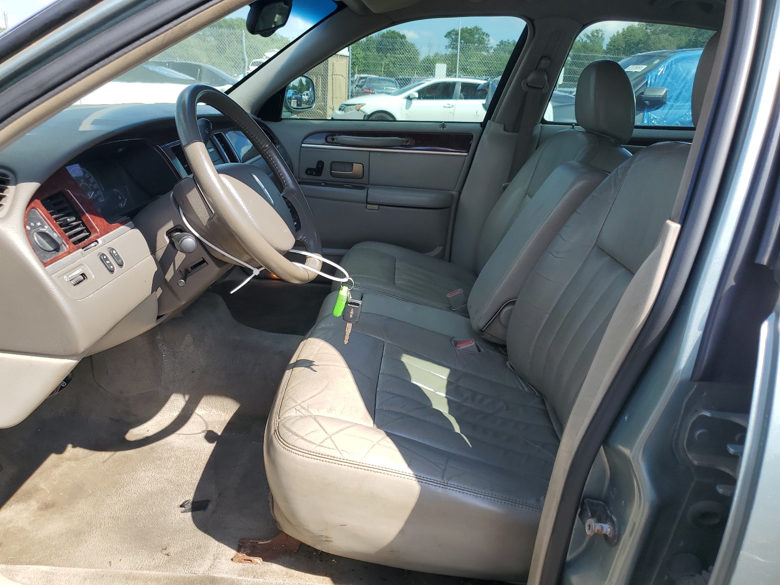 1LNHM81W65Y620218 2005 Lincoln Town Car Signature