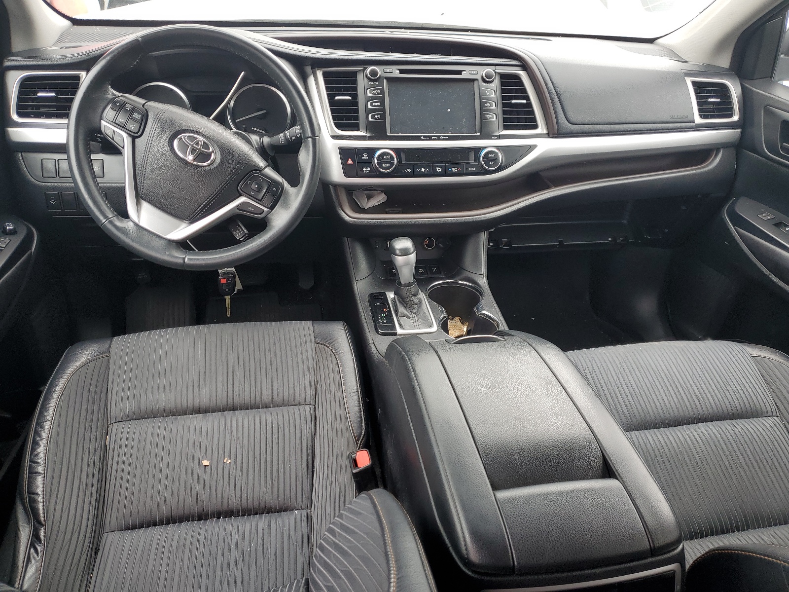 5TDBKRFHXGS312323 2016 Toyota Highlander Le