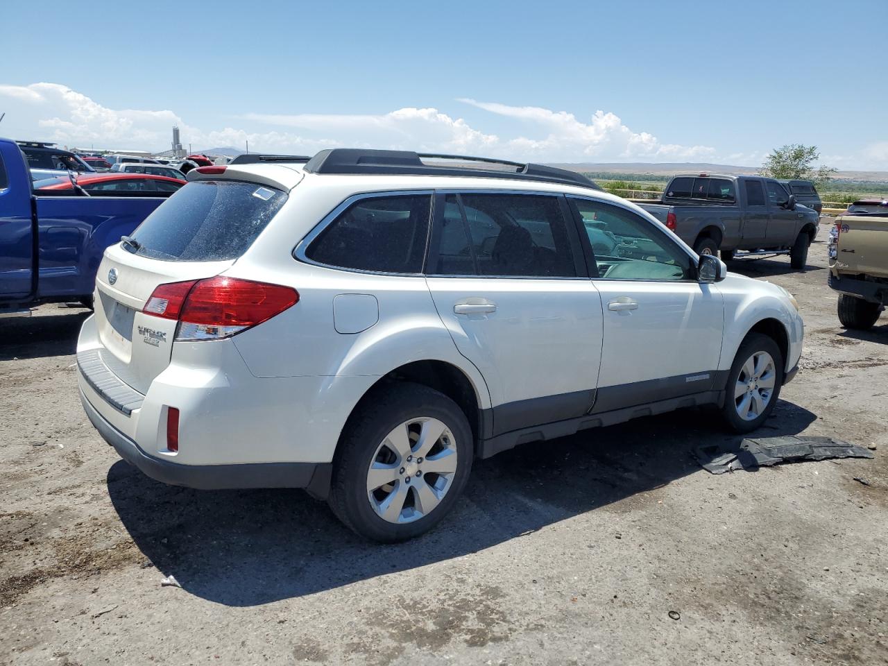 2010 Subaru Outback - Image 3