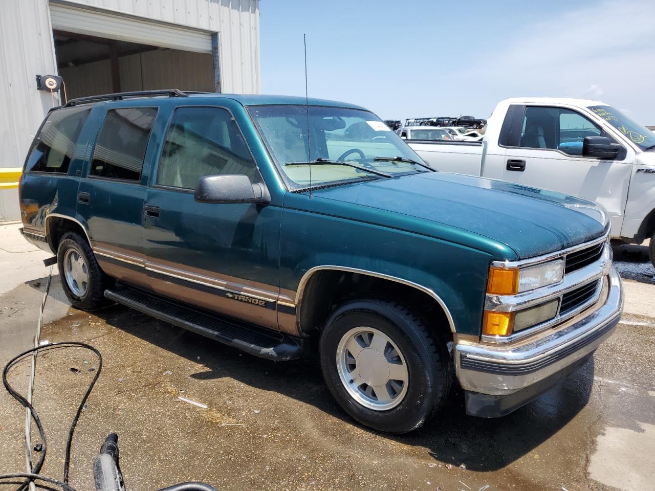 1998 Chevrolet Tahoe C1500 VIN: 1GNEC13R4WR131926 Lot: 61548494