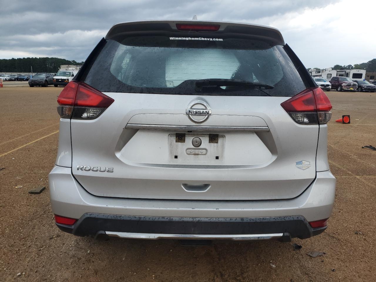 2017 Nissan Rogue S VIN: KNMAT2MT8HP519876 Lot: 64382654