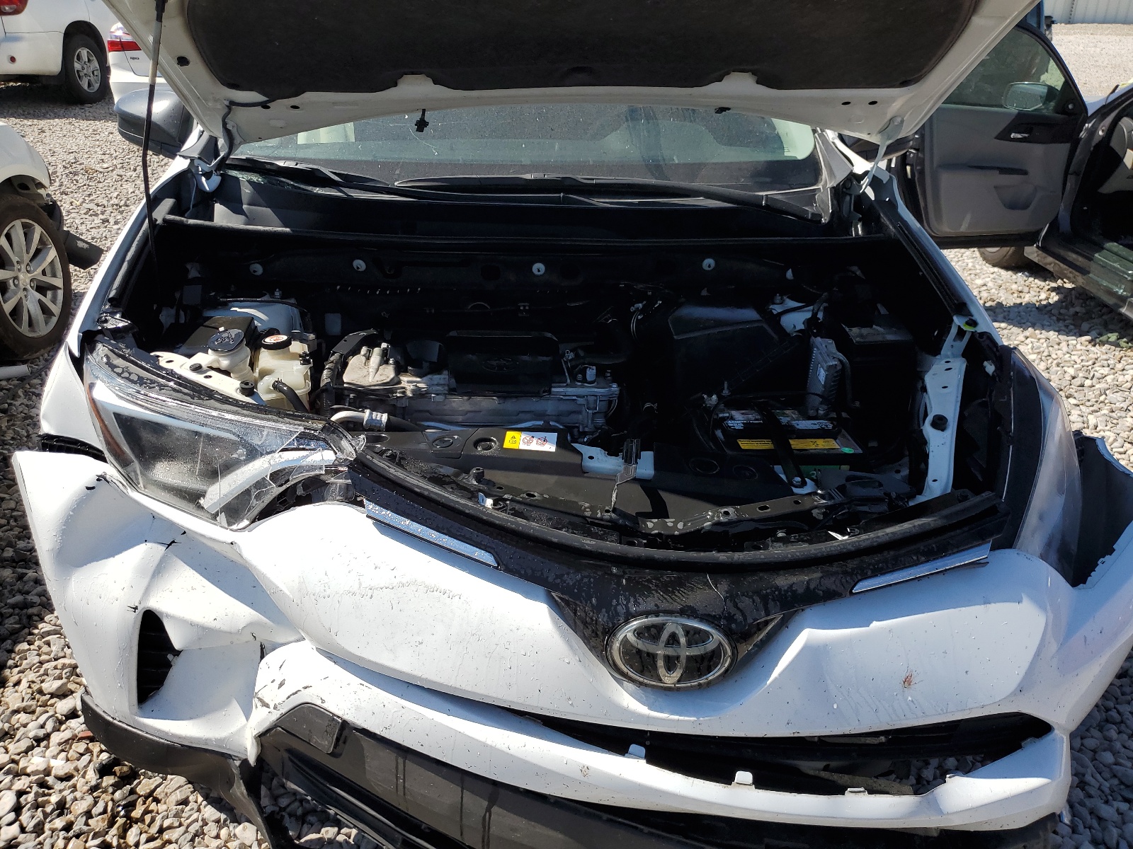 JTMBFREV9HJ133202 2017 Toyota Rav4 Le