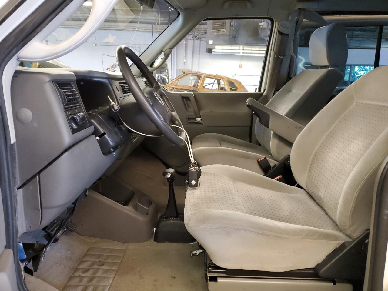 2002 Volkswagen Eurovan Gls VIN: WV2KB47012H028119 Lot: 62910444