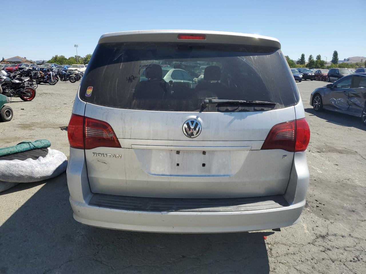 2010 Volkswagen Routan S VIN: 2V4RW4D13AR323214 Lot: 63487394