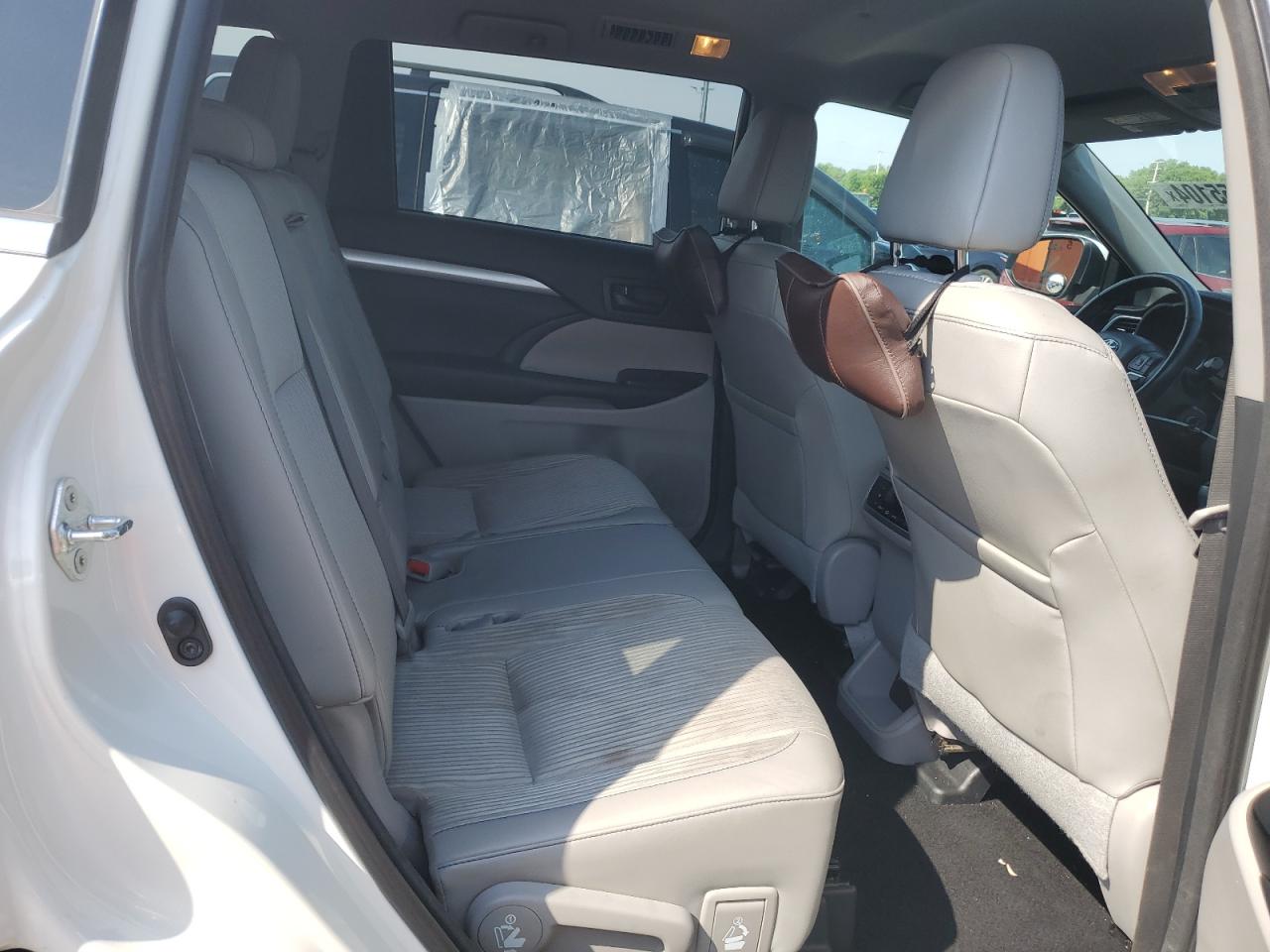 2015 Toyota Highlander Le VIN: 5TDBKRFH2FS160083 Lot: 63355104