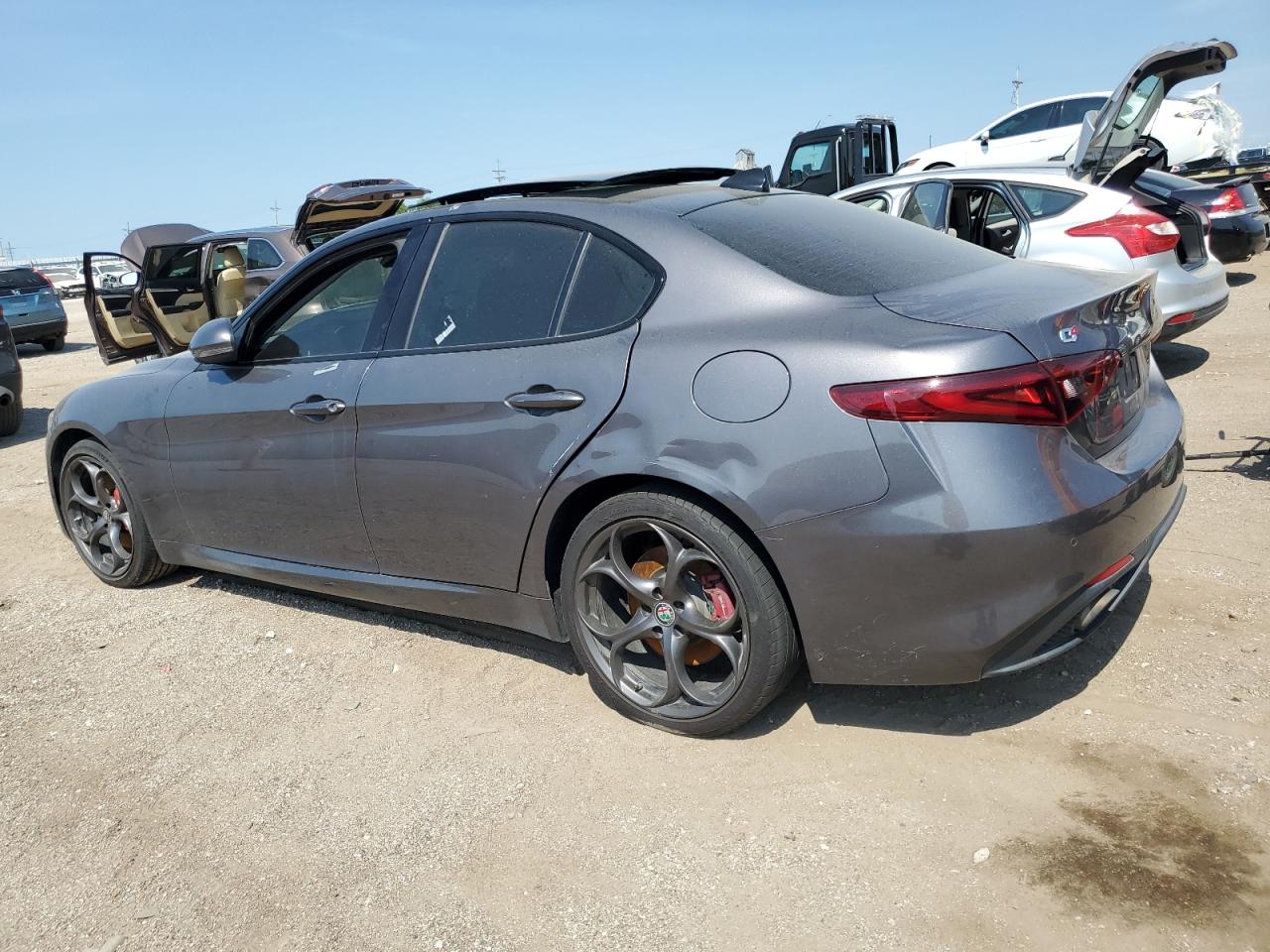 ZARFAEEN2H7529919 2017 ALFA ROMEO GIULIA - Image 2