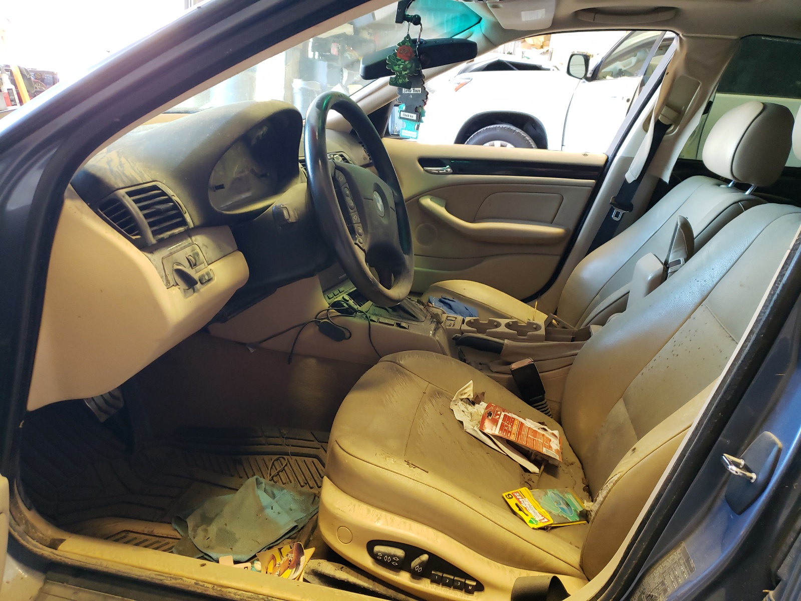 WBAEU33453PM56353 2003 BMW 325 Xi