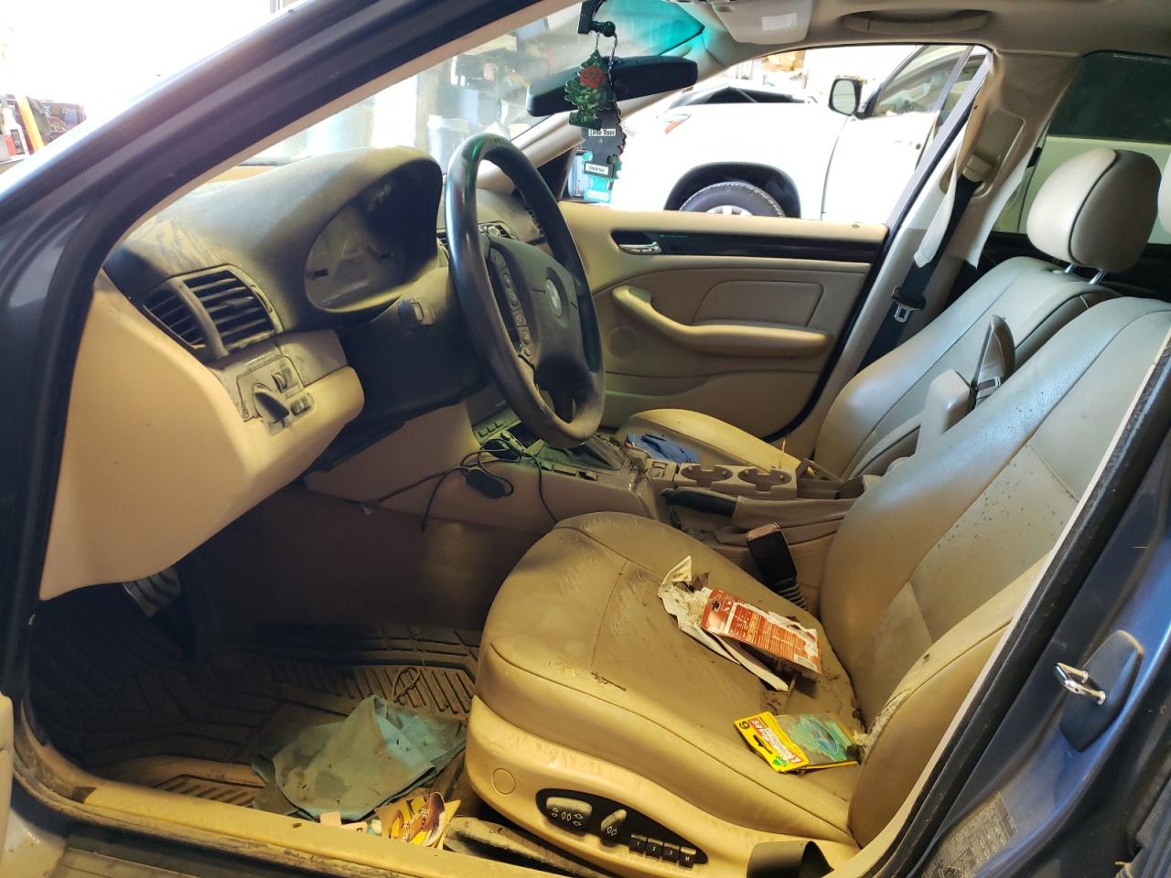 2003 BMW 325 Xi VIN: WBAEU33453PM56353 Lot: 65582254