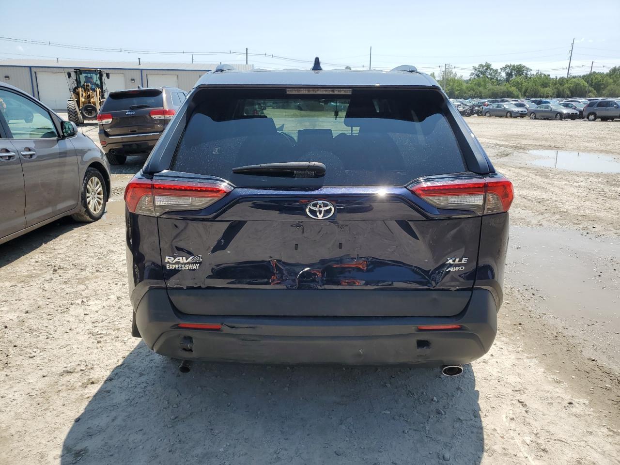 2020 Toyota Rav4 Xle VIN: JTMP1RFV7LD056839 Lot: 64840814