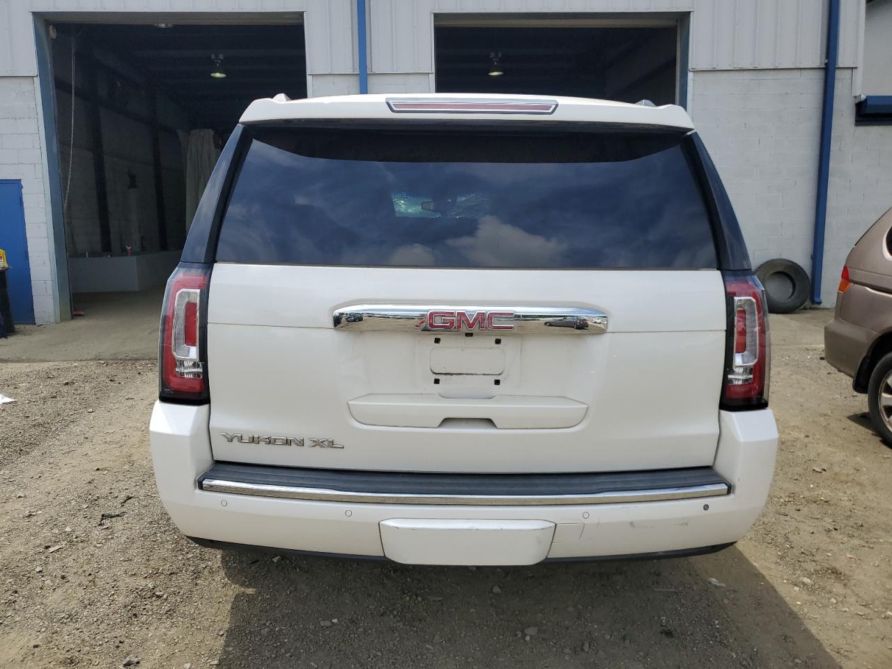 1GKS1JKJ1FR564394 2015 GMC Yukon Xl Denali