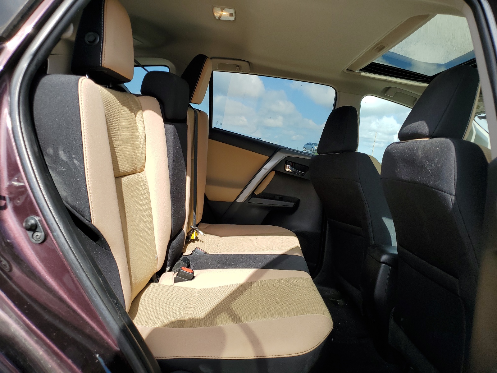 2T3WFREV0HW370017 2017 Toyota Rav4 Xle