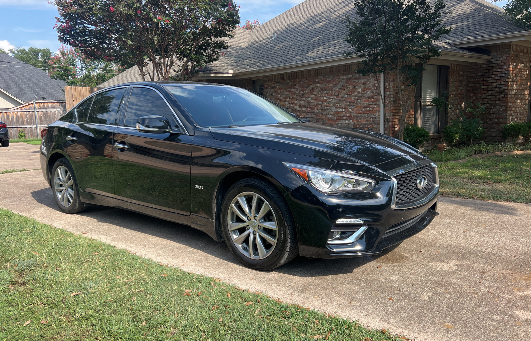 2018 Infiniti Q50 Luxe vin: JN1EV7AR1JM611522