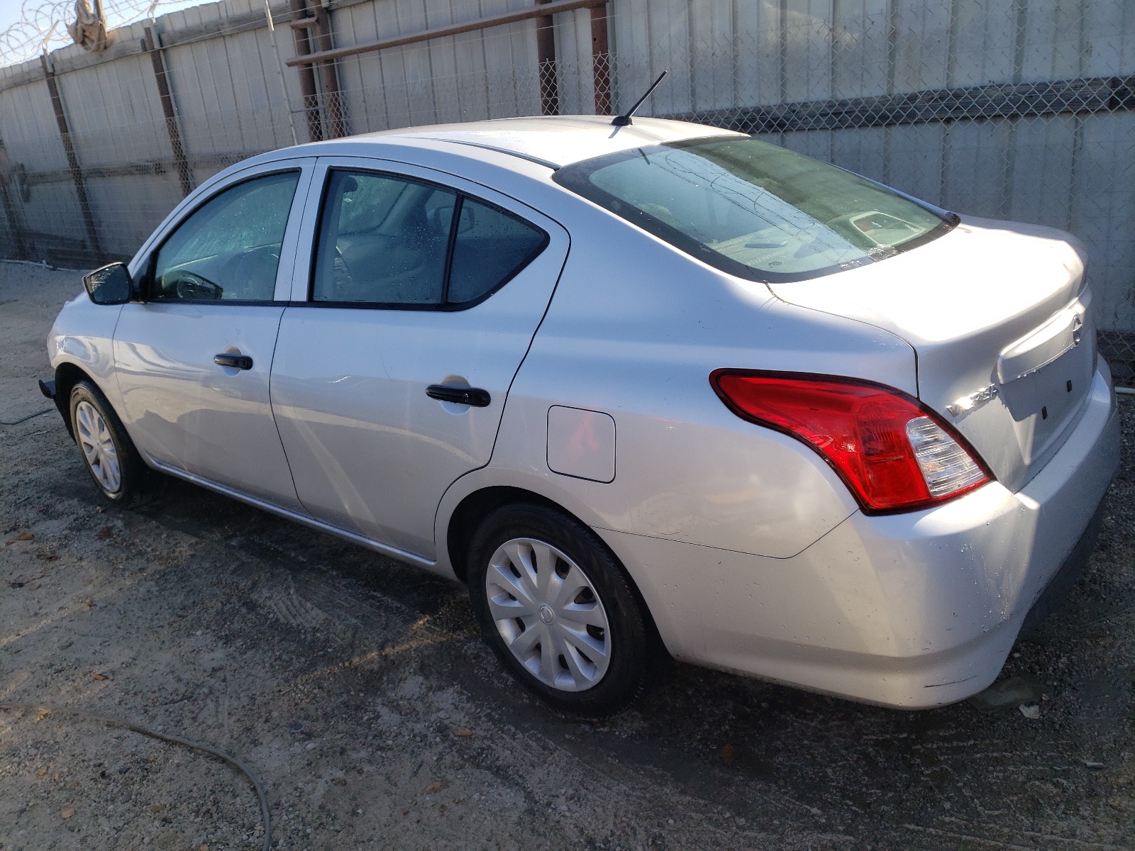 2016 Nissan Versa S vin: 3N1CN7AP3GL829826