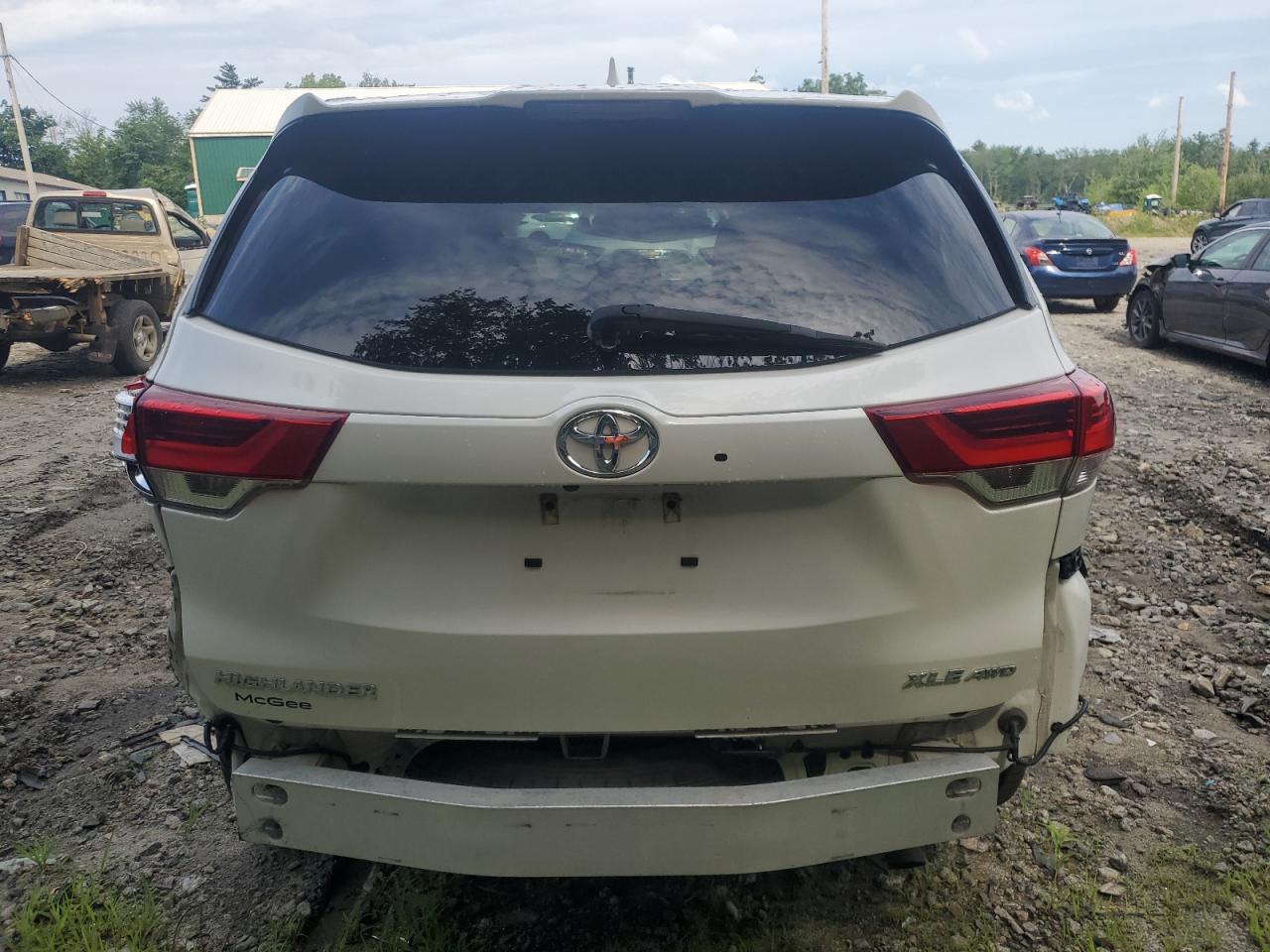 5TDJZRFH7KS566569 2019 Toyota Highlander Se