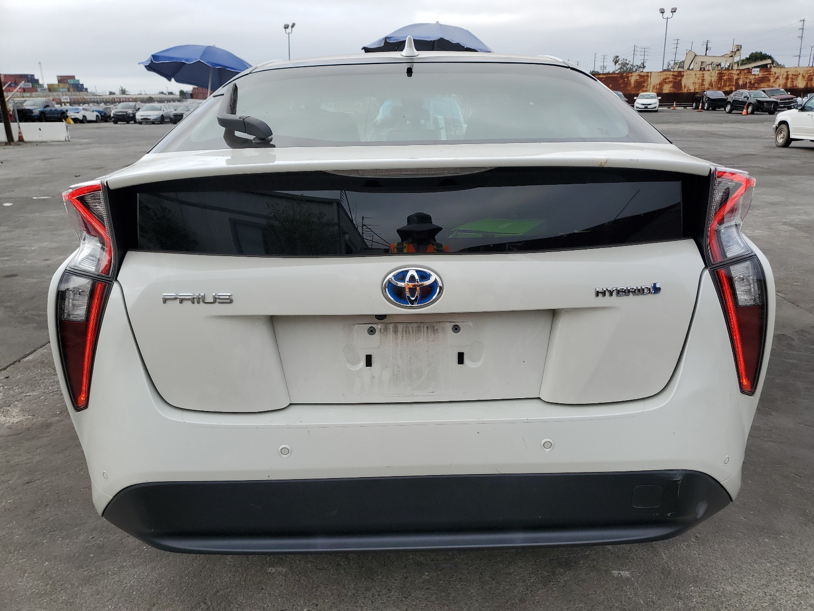 JTDKBRFUXJ3066587 2018 Toyota Prius