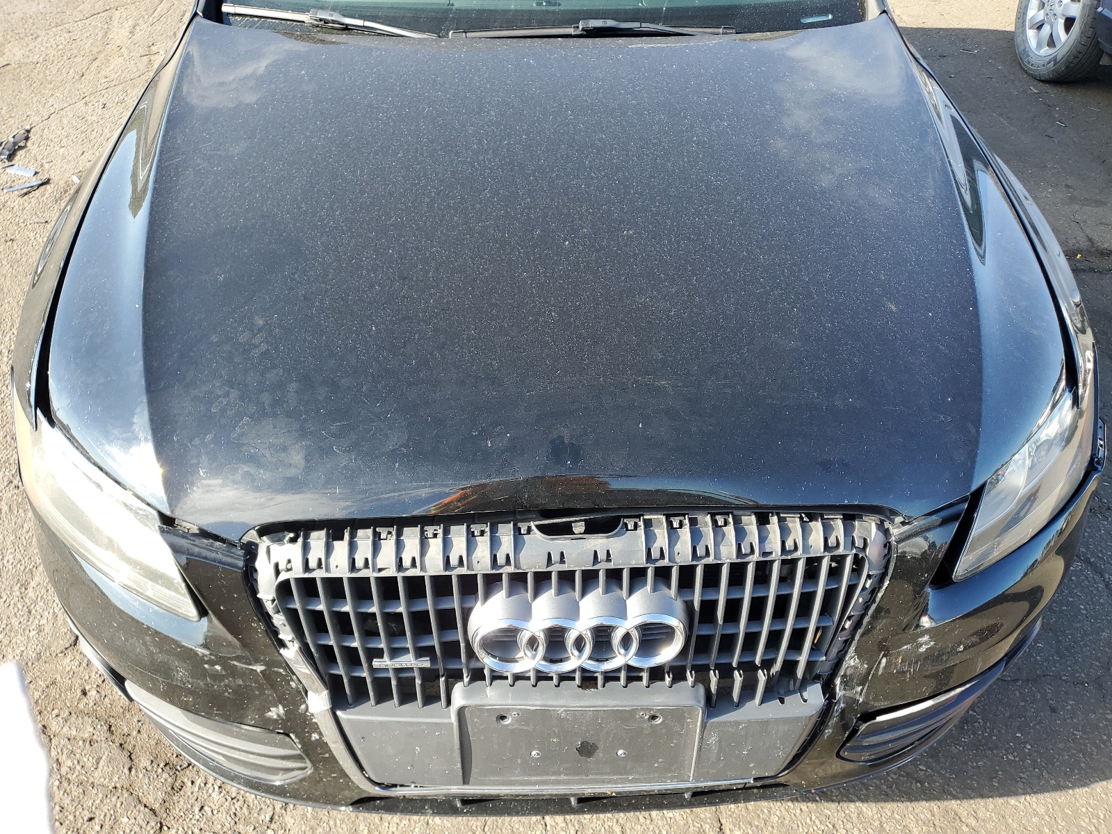 WA1CFAFP2BA015600 2011 Audi Q5 Premium