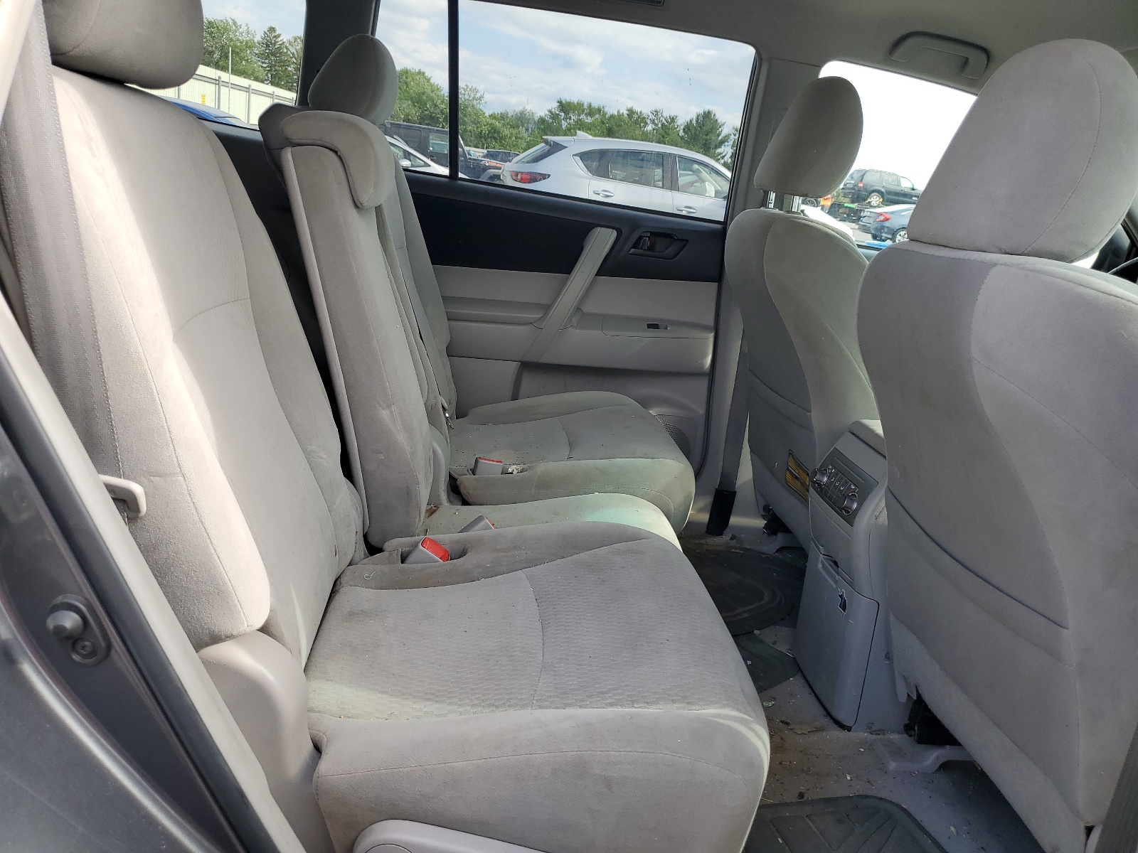 5TDBK3EH2AS034703 2010 Toyota Highlander