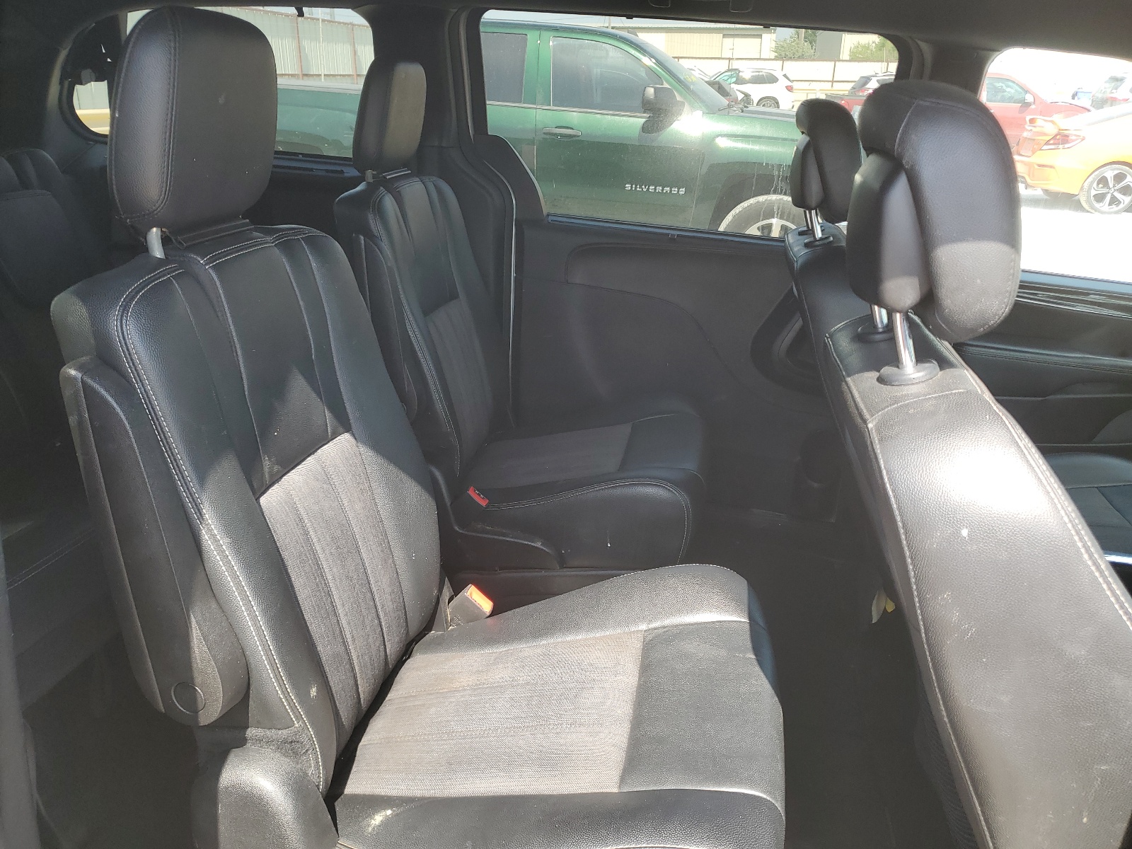 2C4RC1HGXGR199354 2016 Chrysler Town & Country S