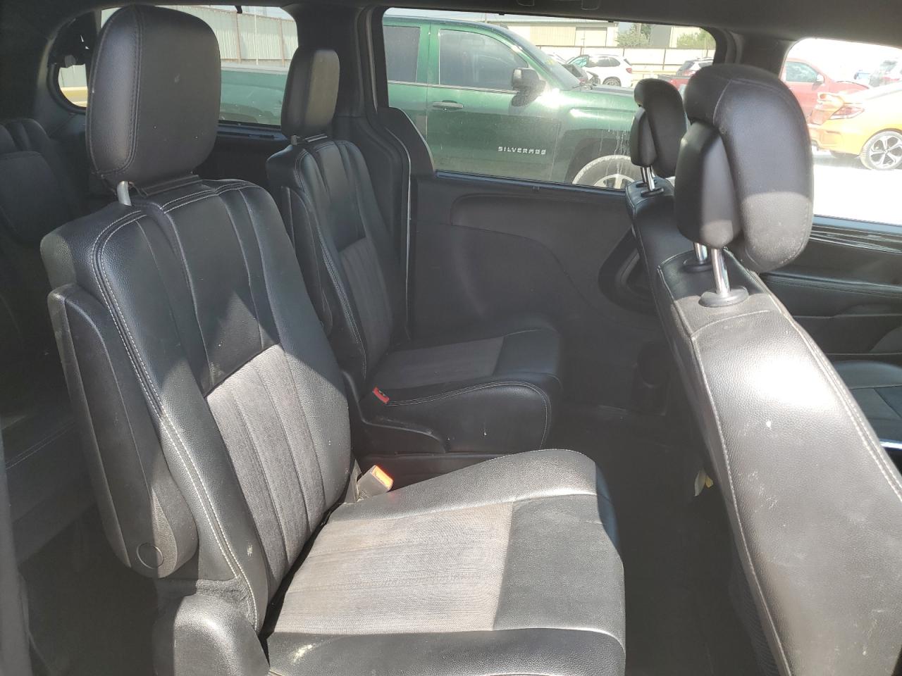 2016 Chrysler Town & Country S VIN: 2C4RC1HGXGR199354 Lot: 63392834