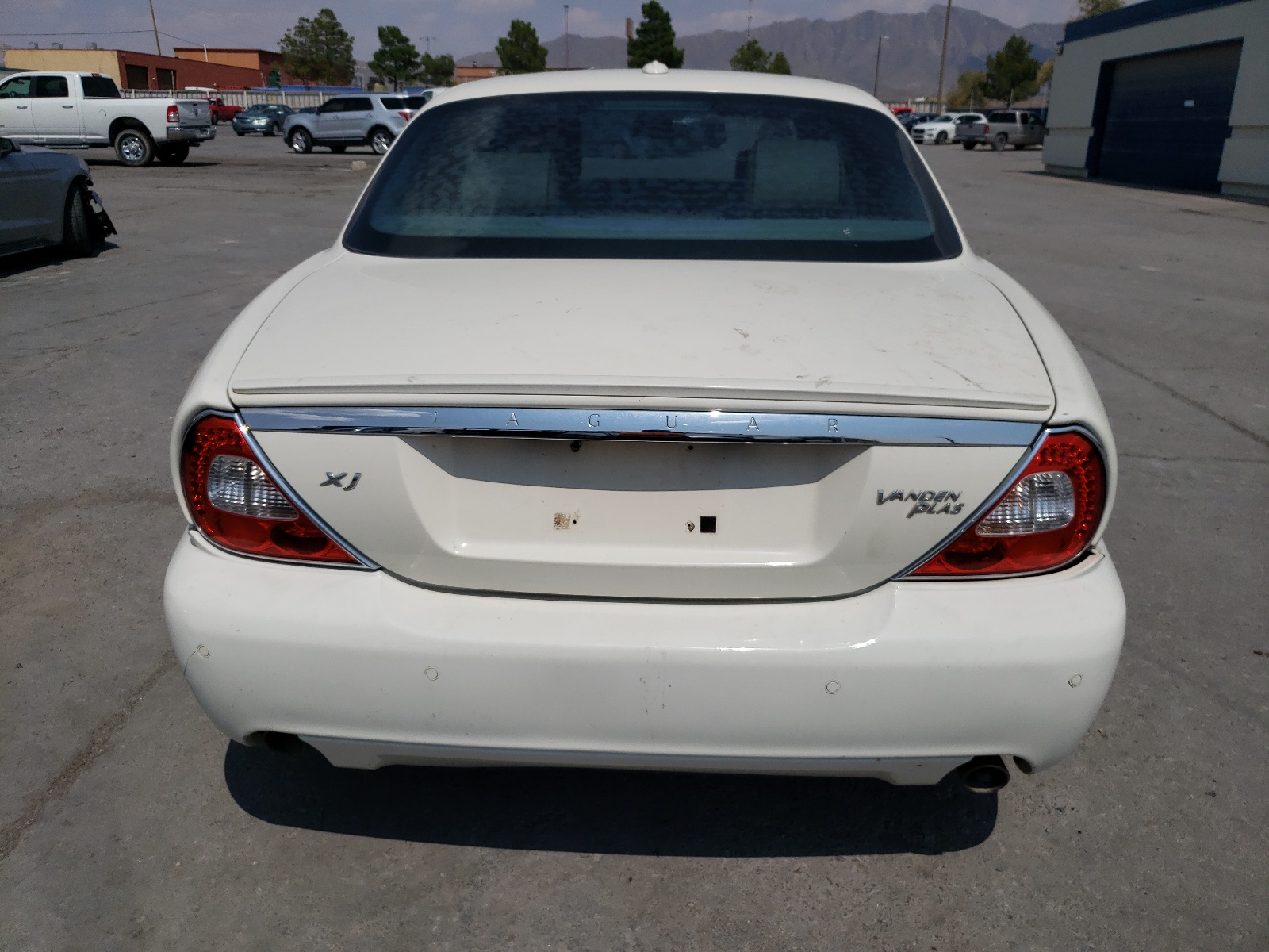 SAJWA82BX8SH24853 2008 Jaguar Xj Vanden Plas