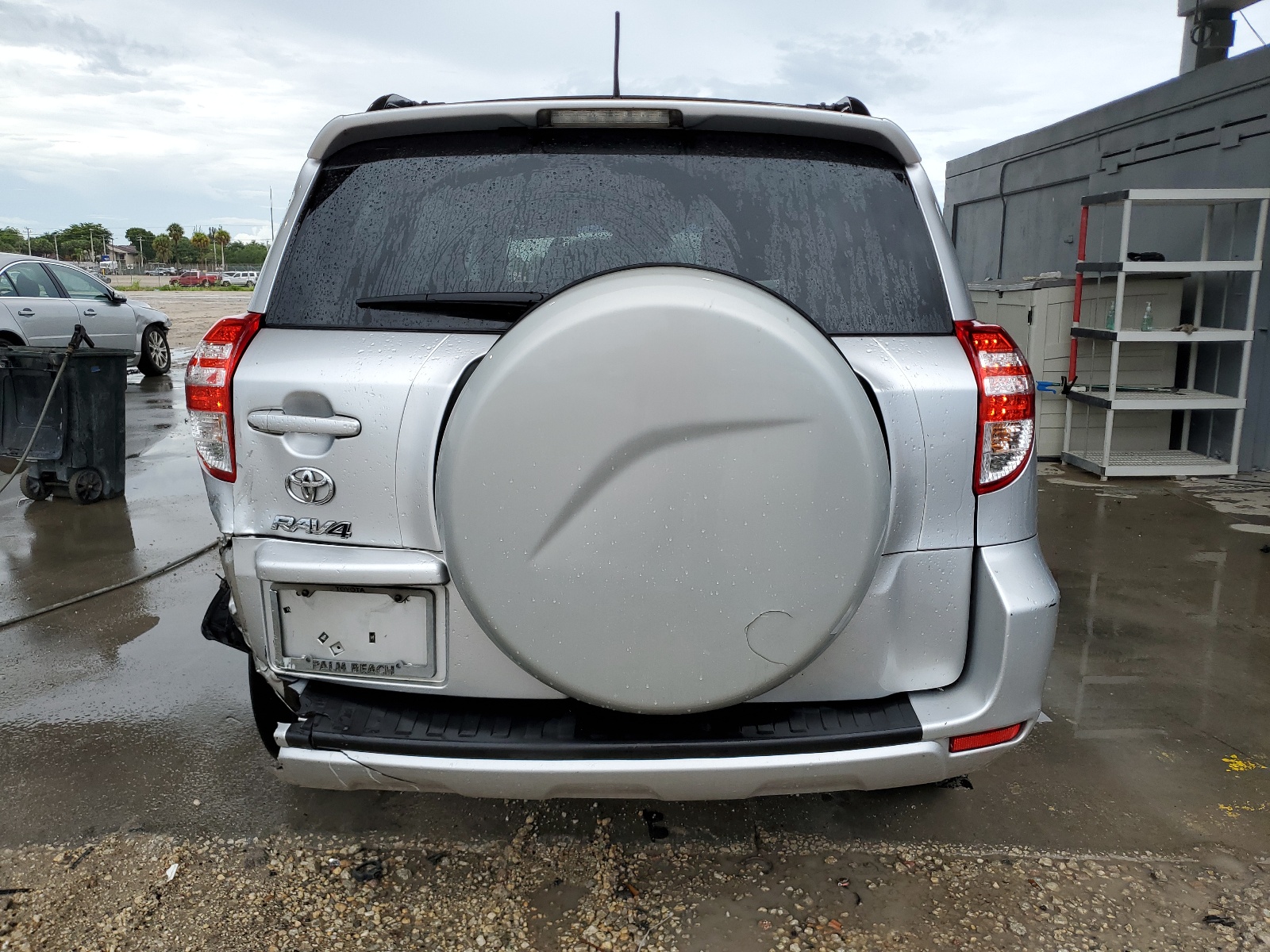 2T3ZF4DV7BW053697 2011 Toyota Rav4