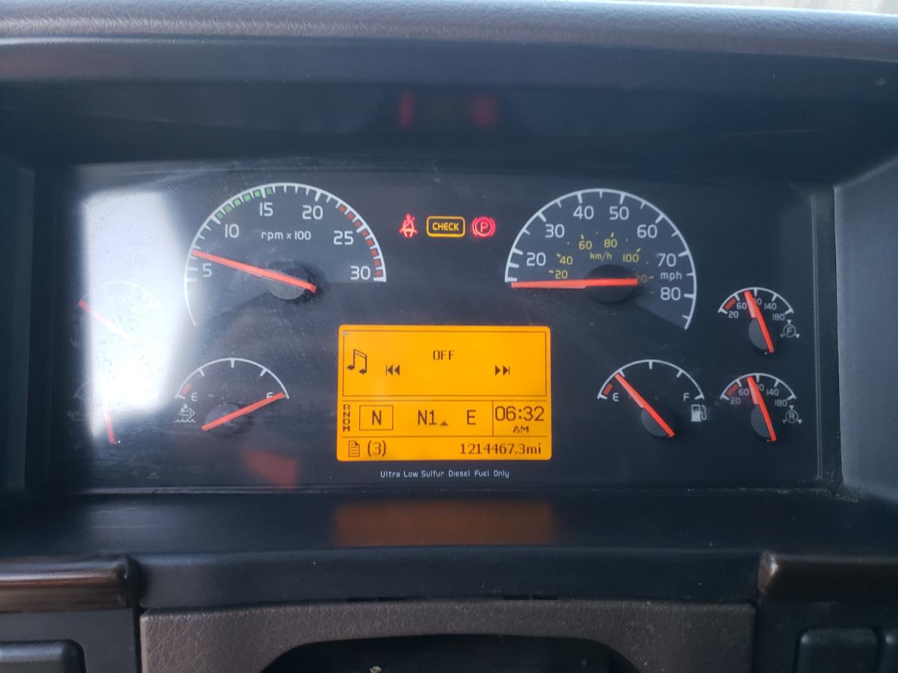 4V4NC9EH9DN566140 2013 Volvo Vn Vnl