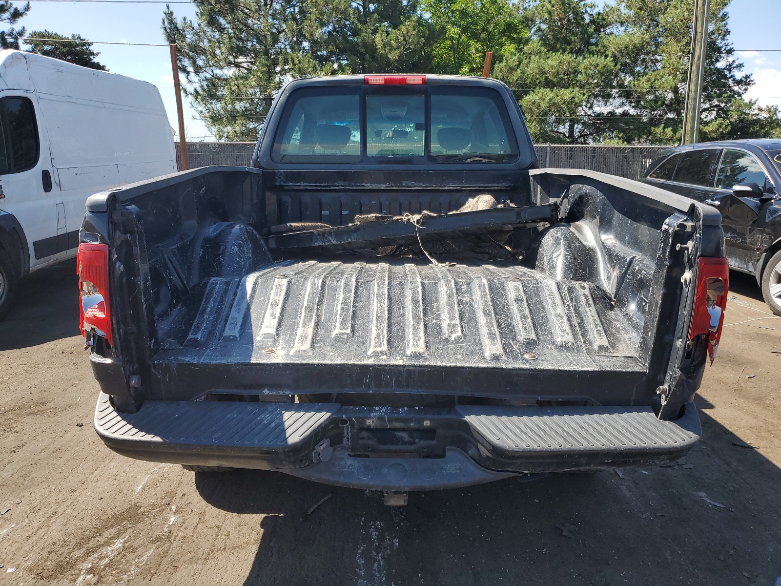 1FTRX18W32KD70240 2002 Ford F150