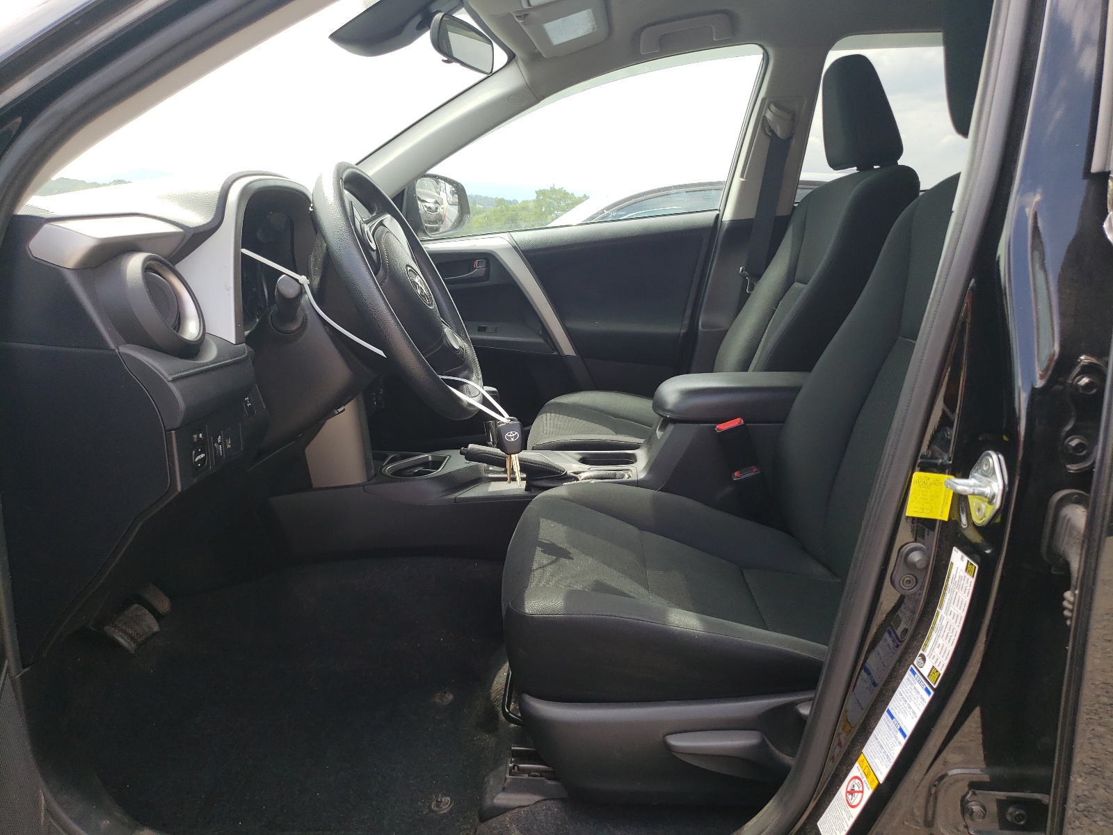 2T3BFREV4HW638078 2017 Toyota Rav4 Le