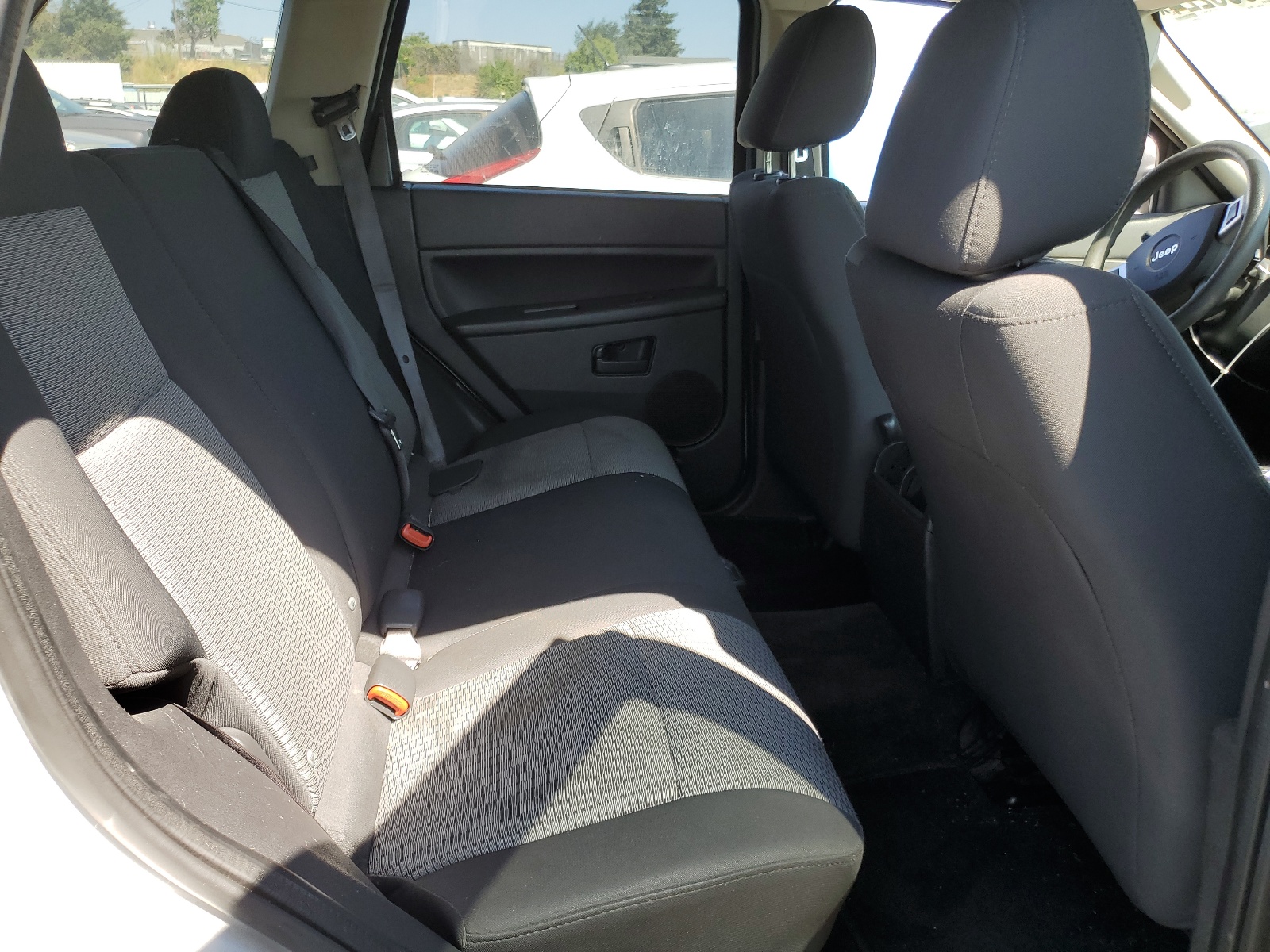 1J8GS48K58C240492 2008 Jeep Grand Cherokee Laredo