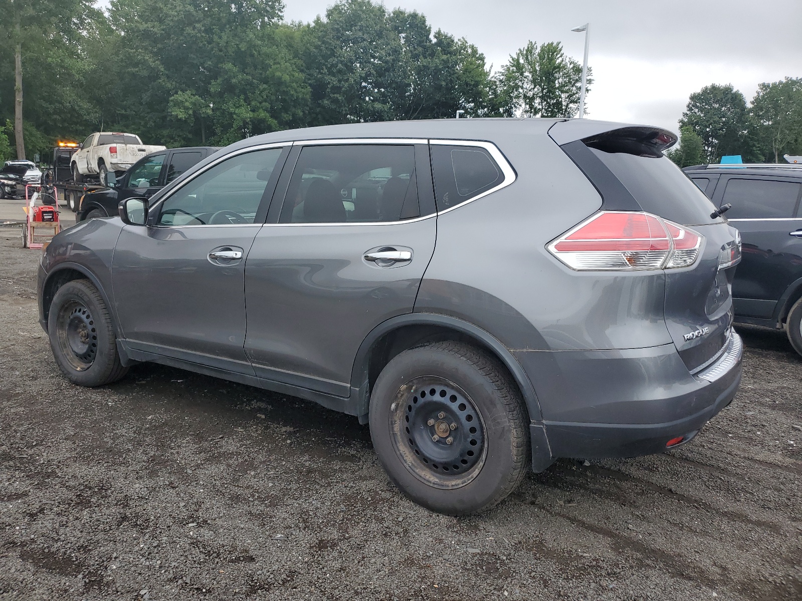 2015 Nissan Rogue S vin: KNMAT2MV3FP545400