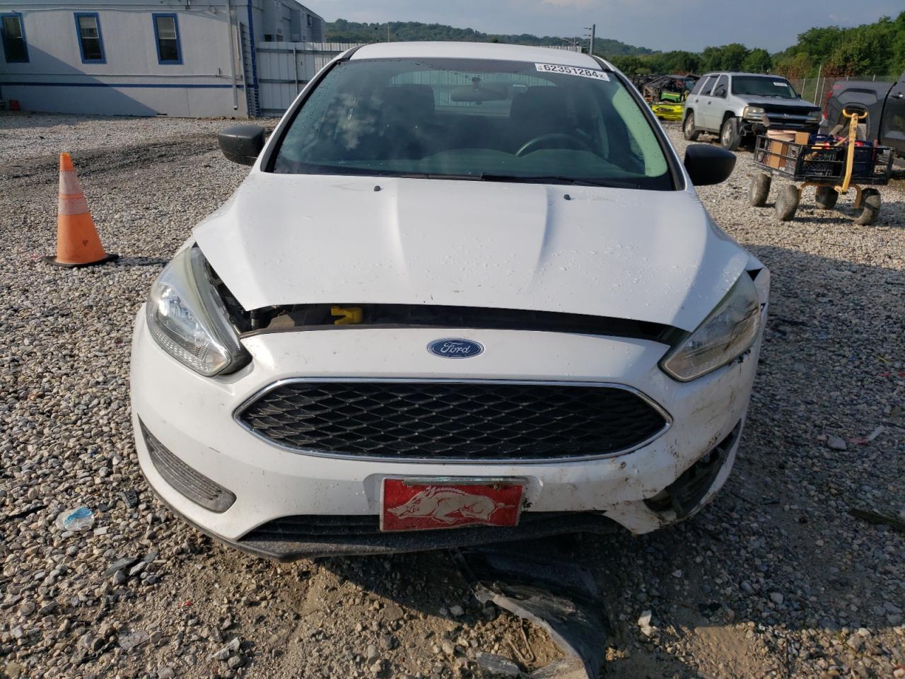 2016 Ford Focus S vin: 1FADP3E28GL336695